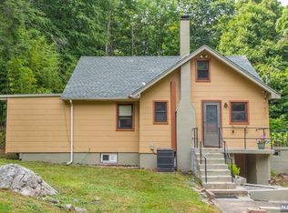 39 Snake Den Rd, Wanaque, NJ 07465