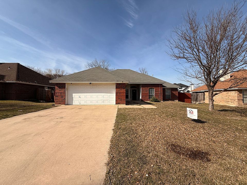 1st image of 406 Diana Ln