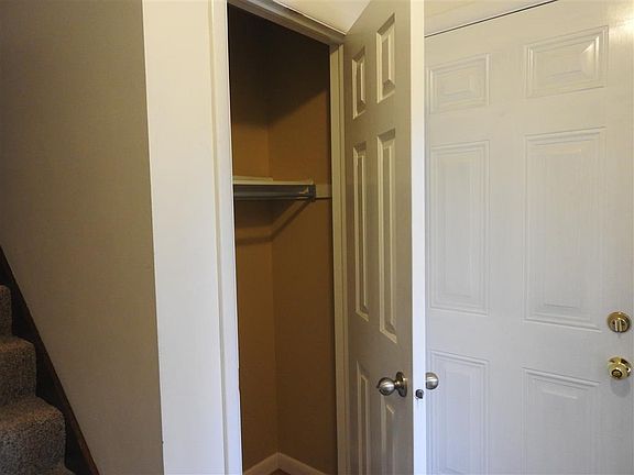 Entryway closet