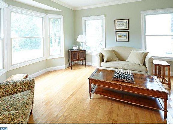 4th image of 5 Canterbury Dr