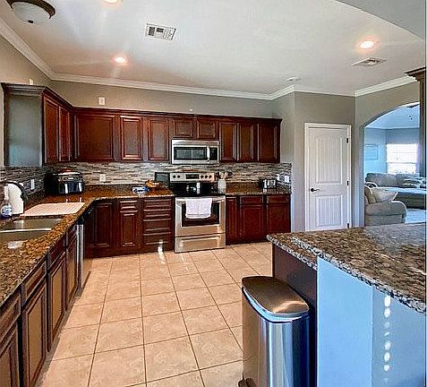 5th image of 512 Blake Dr