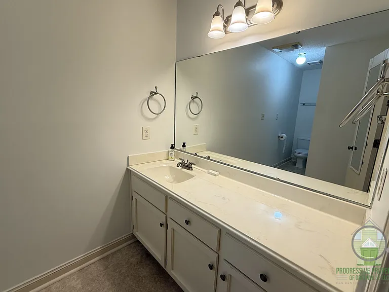 2071 Howlong Ave — Photo 12