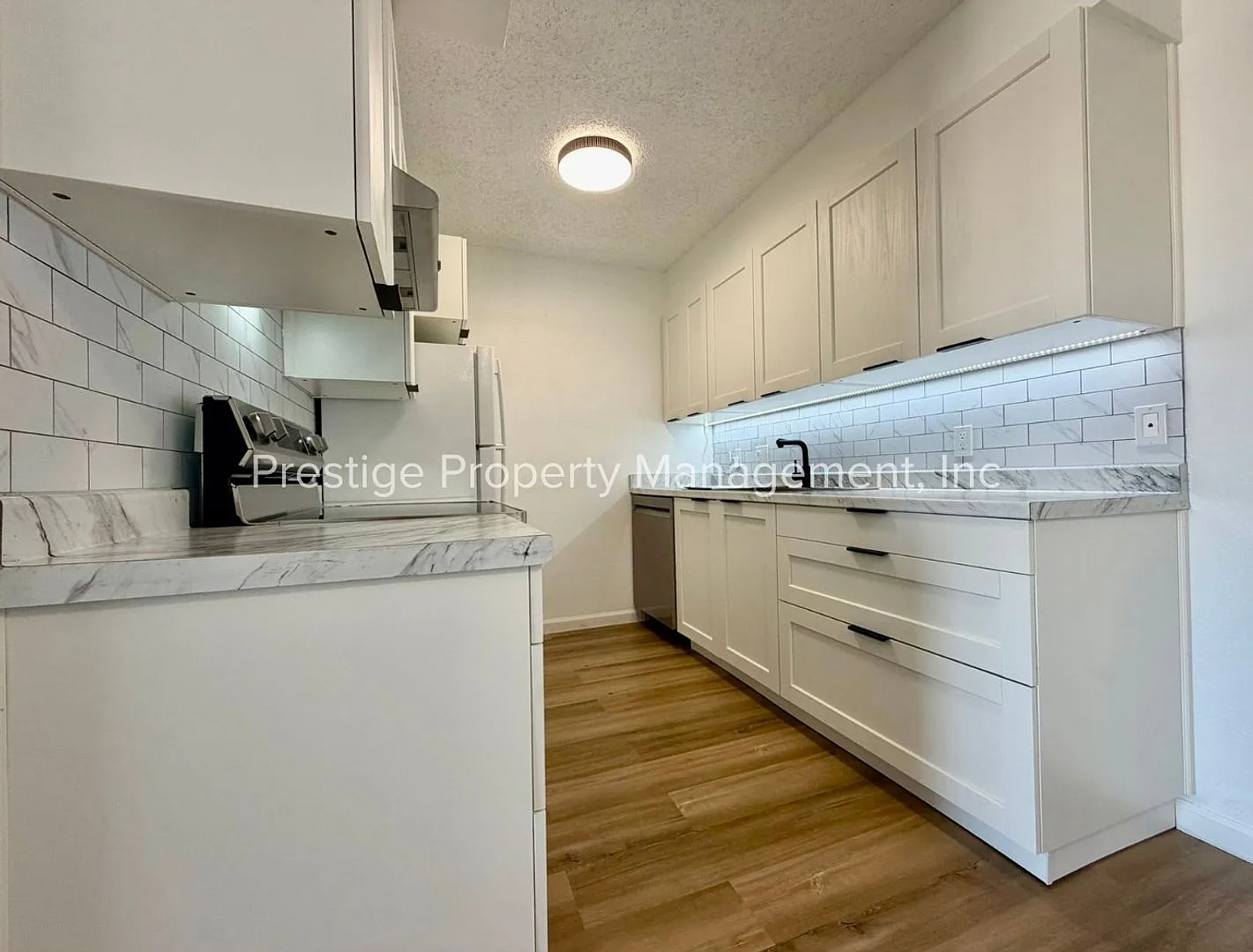 FULLY Remodeled and Cute NorthWest Condo With Everything You Need — Photo 3