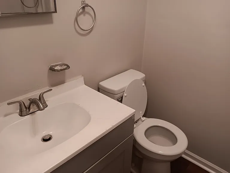 3130 Vestal Pl — Photo 3