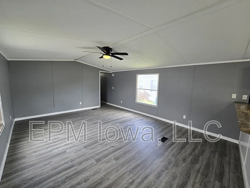 2 bed, 1.0 bath, 750 sqft, $850 — Photo 2