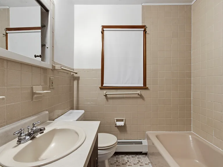 1st Floor full bath
