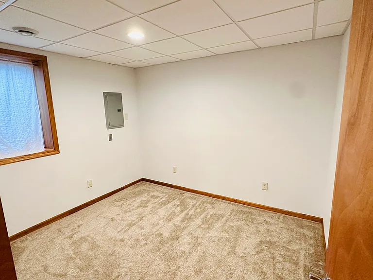335 Sherwood Ave — Photo 11
