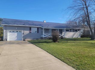 1760 W Fairview Rd, Freeport, IL 61032