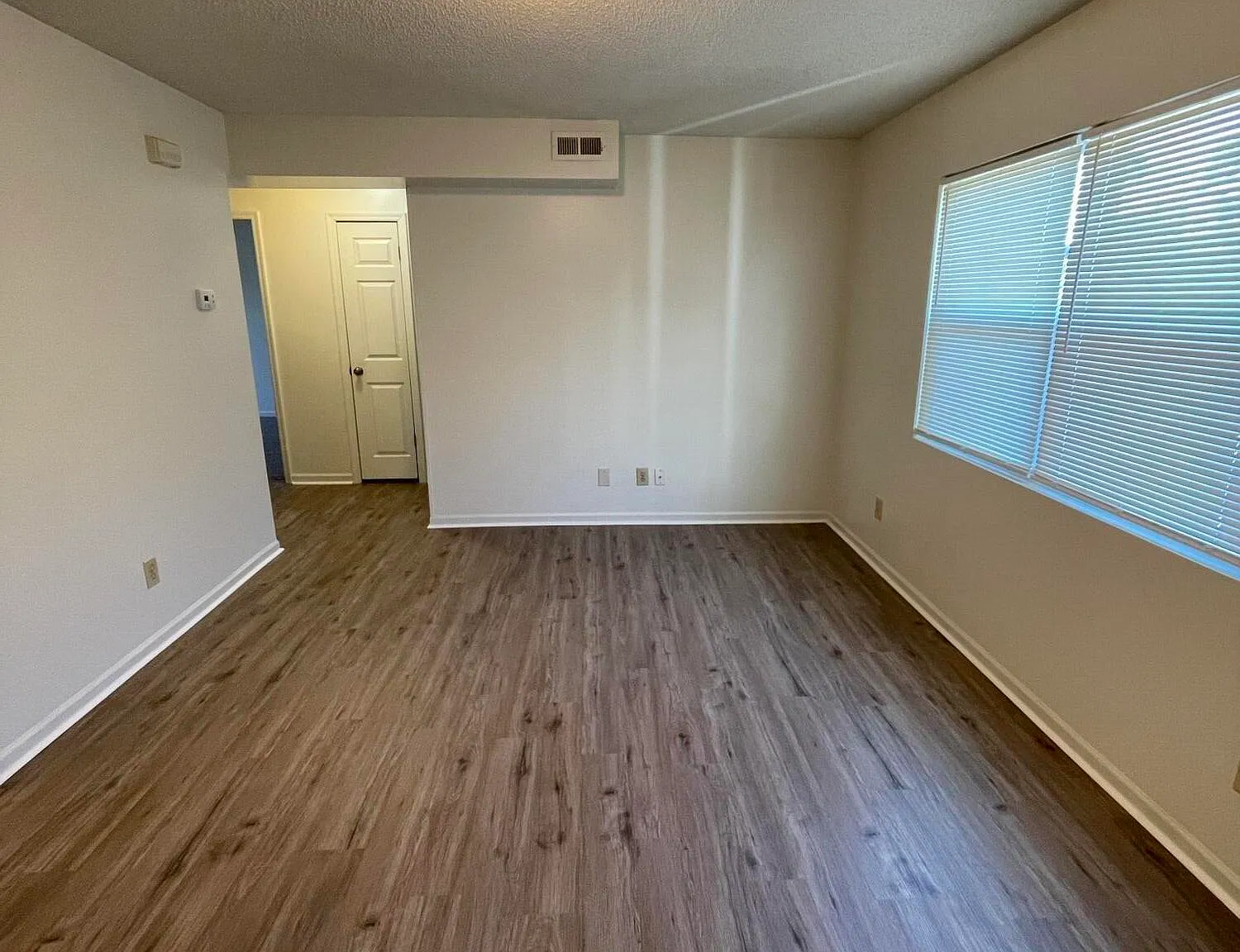 2 bed, 1.5 bath, $925 — Photo 4