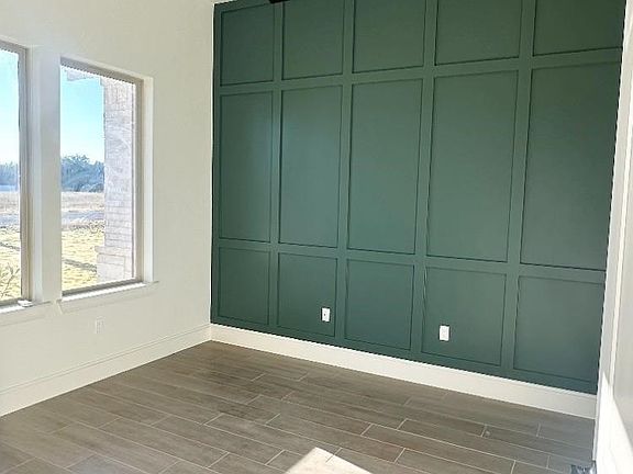 5th image of 215 Salt Creek Ct