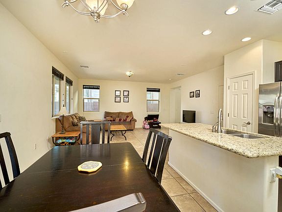 3rd image of 701 W Calle Capotasto