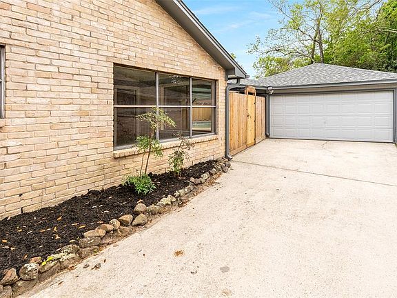 2nd image of 4019 Pecan Knoll Dr