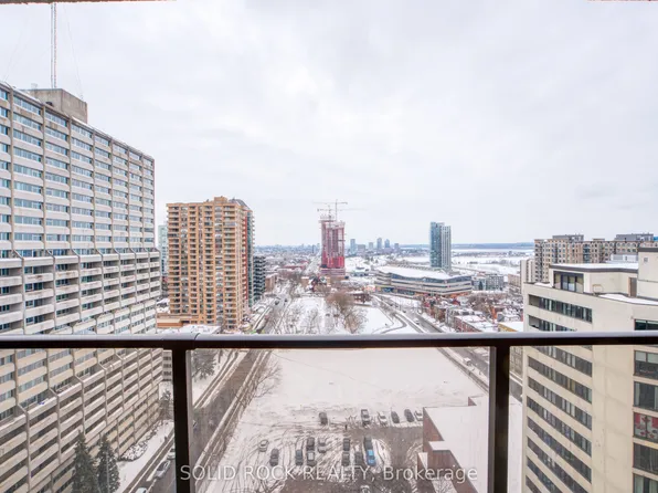 475 Laurier Ave W #1907, Ottawa, ON K1R 7X1