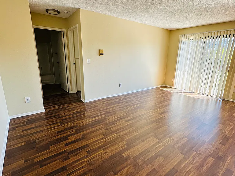 HILLHAVEN APARTMENTS — Photo 13