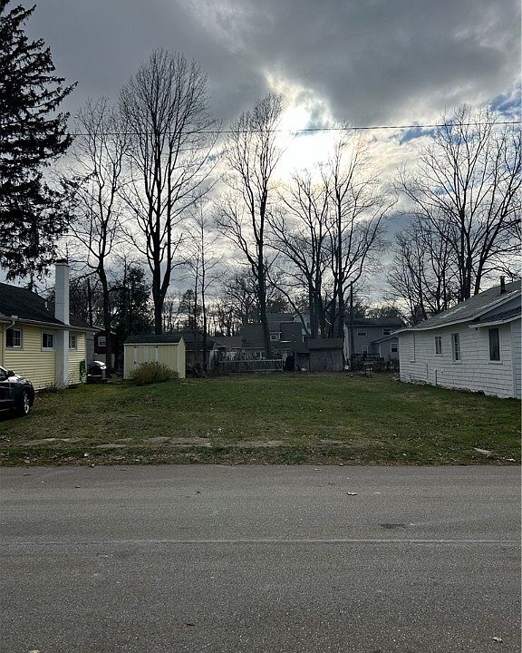 1st image of 242 Beachgrove Dr