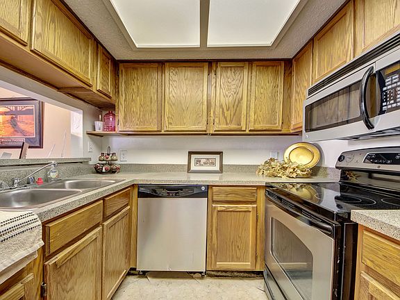 Summertree Place Kitchen