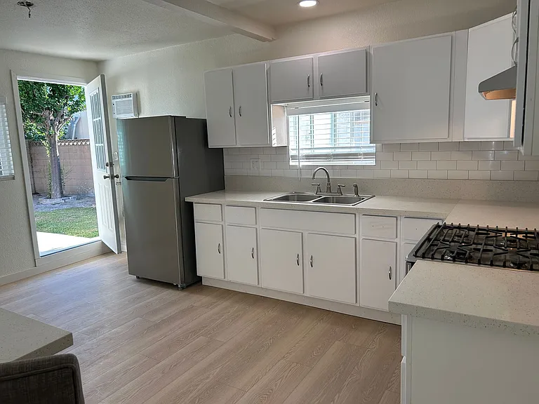 13613 Ardis Ave #1 — Photo 9