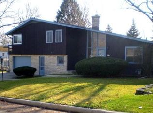 6703 Dellrose Ct, Greendale, WI 53129