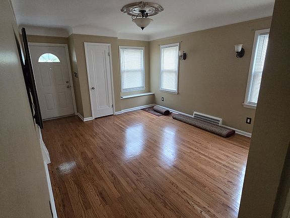 4th image of 5249 Curtis St