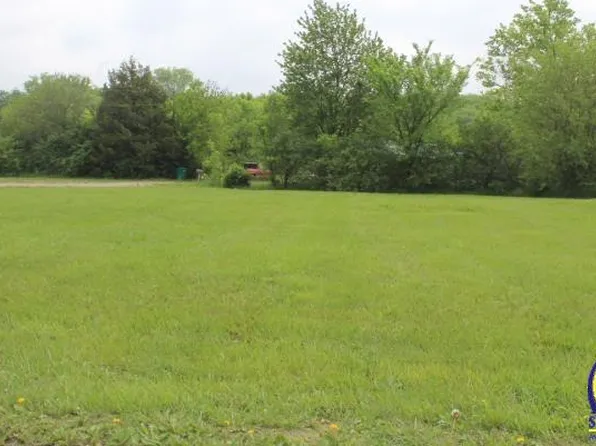 9395 Delaware Dr, Ozawkie, KS 66070