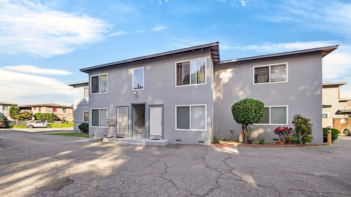 Building Photo - 1316 1/2 W Anaheim St