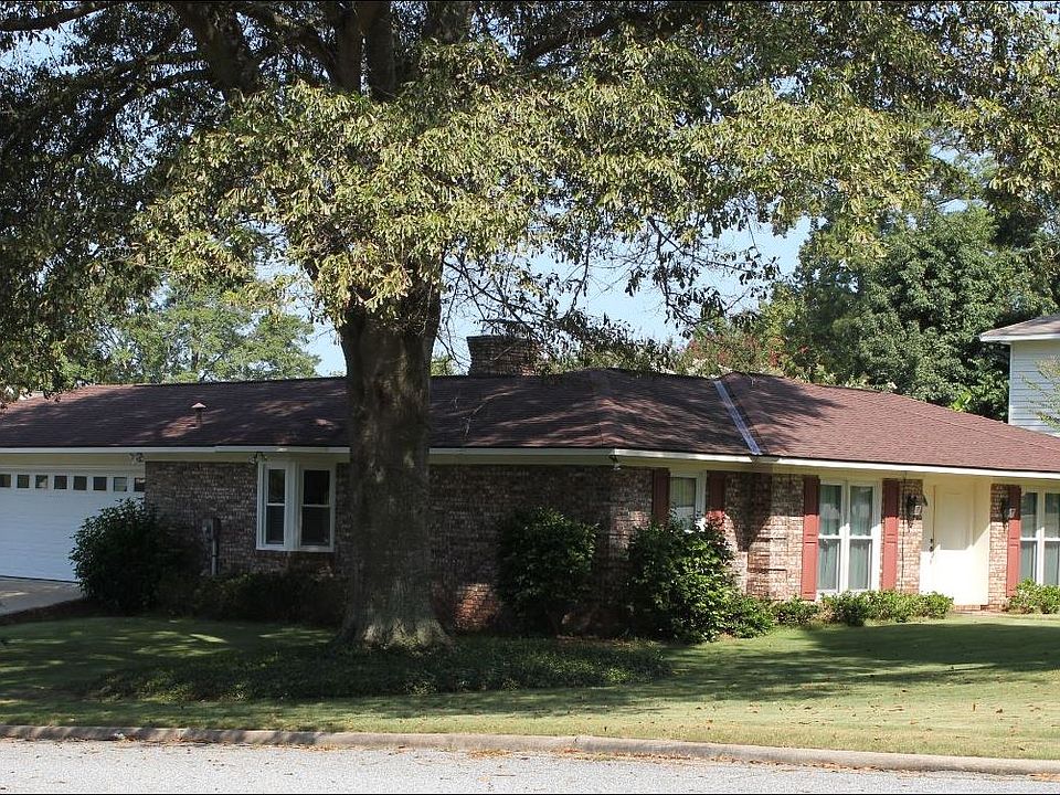 Corner lot; quiet community