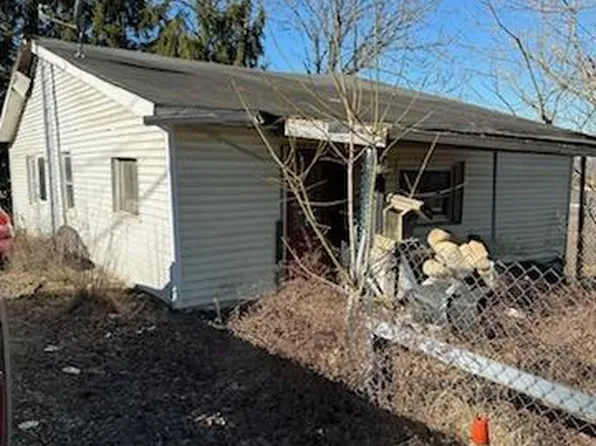 223 Round Bottom Hill, Moundsville, WV 26041
