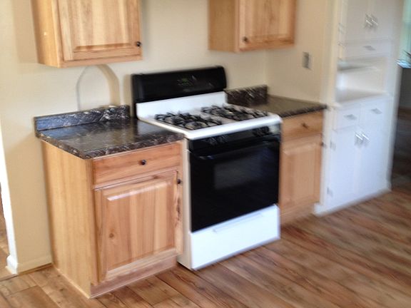 4th image of 719 Avenue E