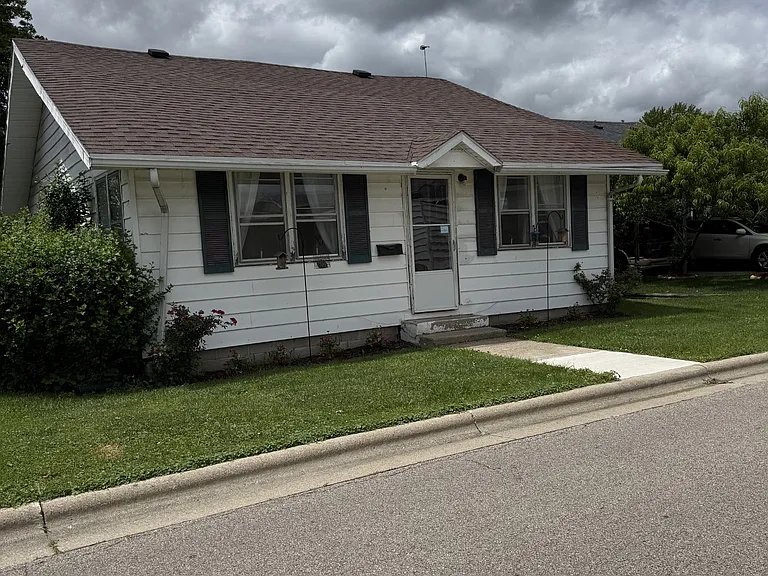 O804 Court St — Photo 1