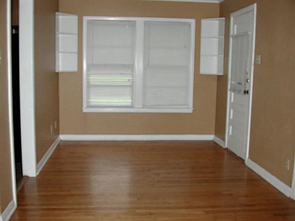 4th image of 4233 Winfield Ave