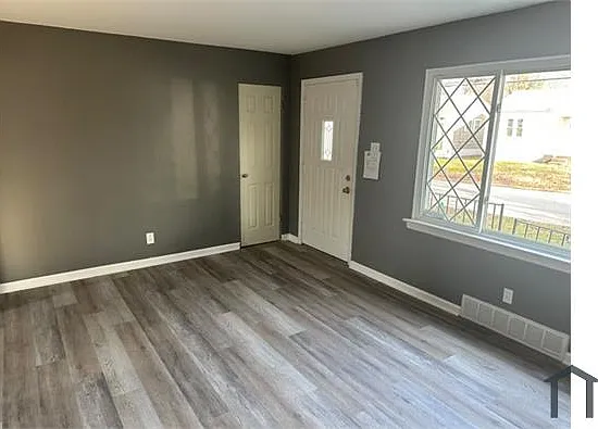 6037 Garfield Ave — Photo 5