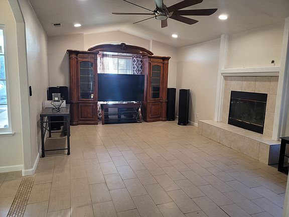 4th image of 1033 Harbor Ct