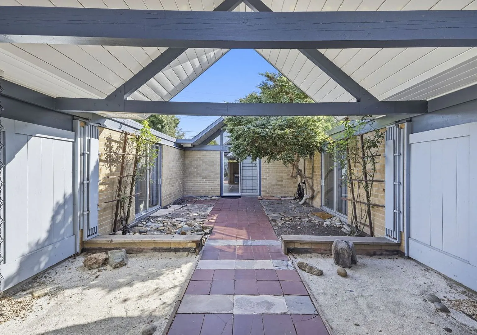 Charming 4+ Bed, 2 Bath Eichler in Desirable Greenmeadow — Photo 2