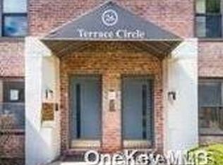 26 Terrace Cir APT 11C, Great Neck, NY 11021