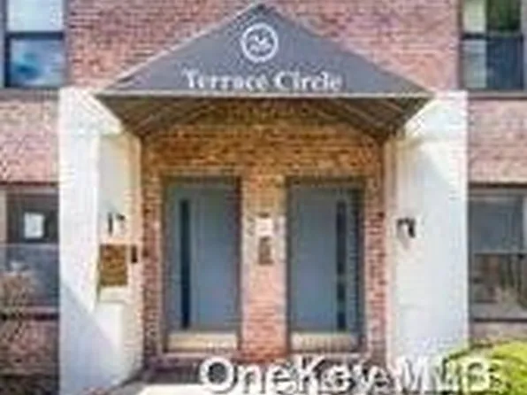 26 Terrace Circle #11C, Great Neck, NY 11021