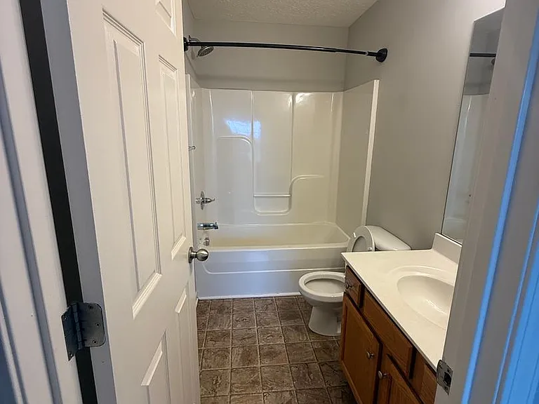 362 Upper Stone Ave #E — Photo 9