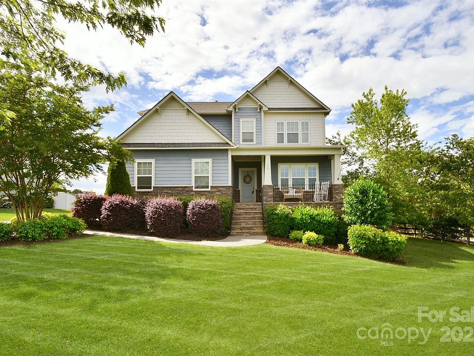 1st image of 104 Rockridge Point Dr