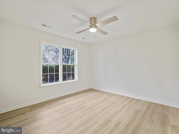 5th image of 1123 Lindsay Ln