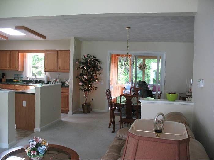 33 Indian Hill Rd, Uncasville, CT 06382 Zillow