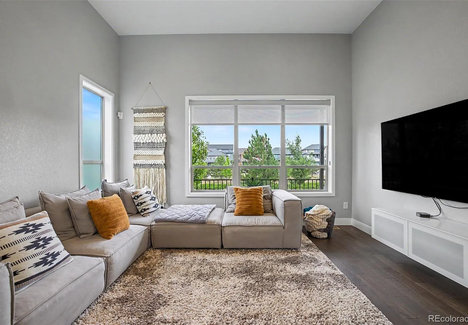 4 bed, 3.5 bath, 3068 sqft, $4,095 — Photo 3