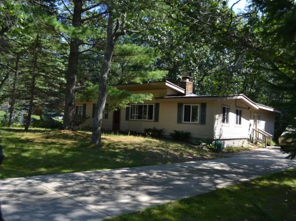 4818 Interlake Dr, Oscoda, MI 48750