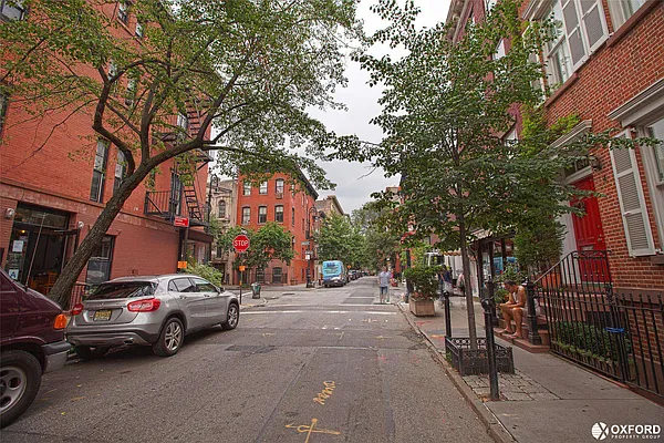 Rented by Oxford Property Group | media 6