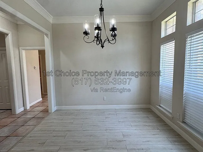6376 Newport Ct — Photo 4