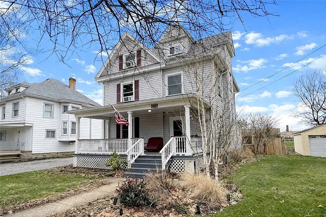 3037 E Main St photo 1