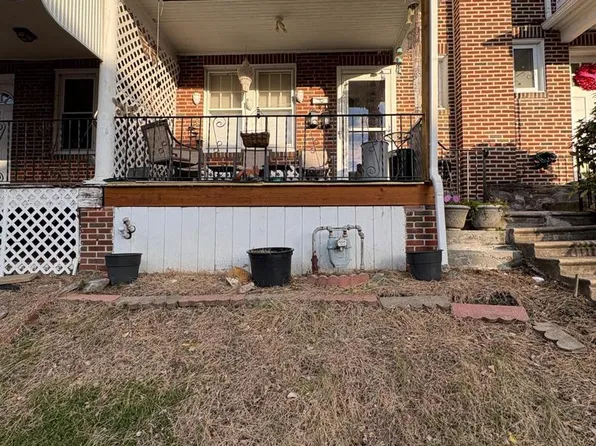 2419 Upland St, Chester, PA 19013