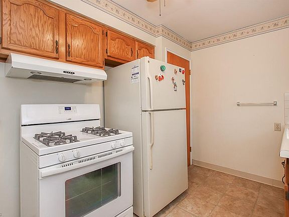 5th image of 4284 Metropolitan Dr