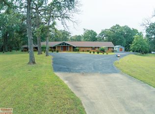 921 Bristol Rd, Palestine, TX 75803