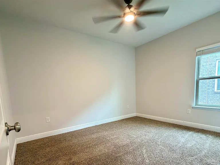 8026 Burnside Loop — Photo 4