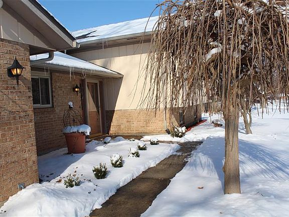 3rd image of 203 N Danern Dr