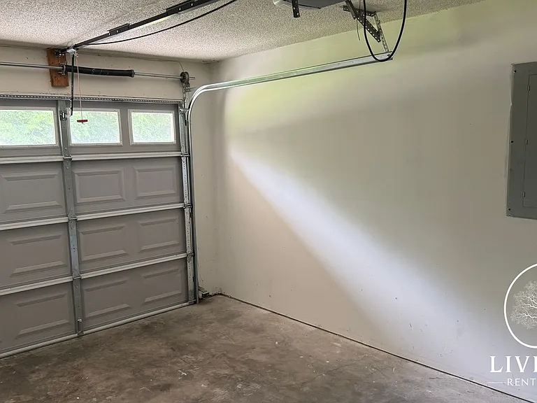 800 Wallace Martin Dr — Photo 19